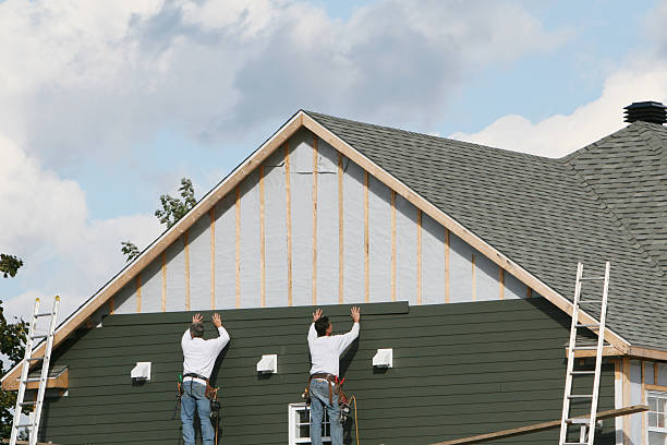 Professional Siding Replacement technician working in Maplewood, MN